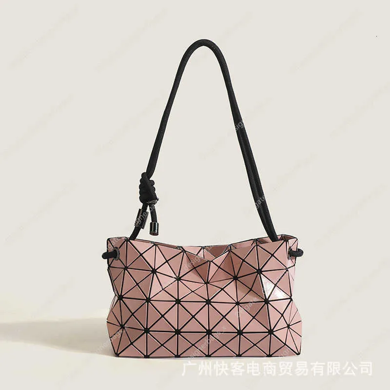 Fashionable Handbag Three House Bag with Geometric Drawstring Single Shoulder Diagonal Cross Underarm Ribbed Deformation the Same Lifetime Tofu