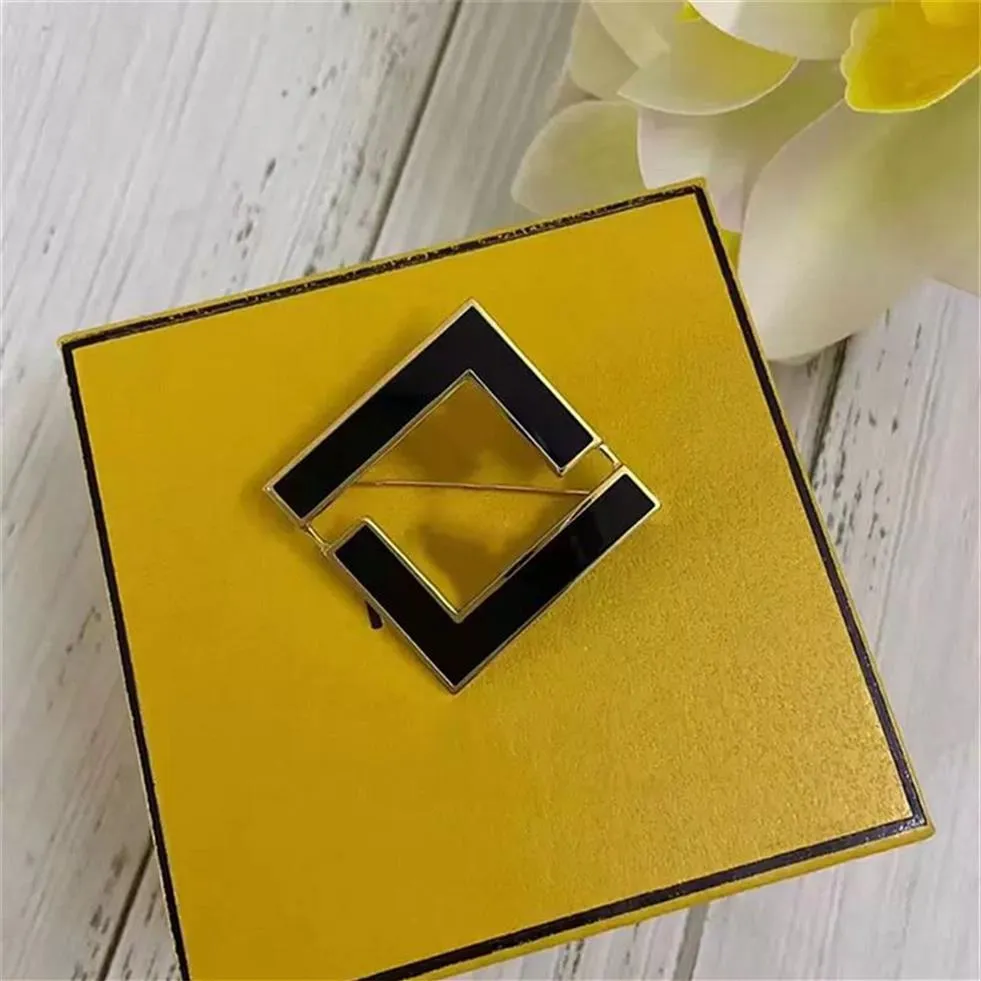 2023 Luxury Fashion Brooches Designer for Women and men Simple Classic Letters Gold 2 styles Brooches Anniversary Wedding Party Gi295V