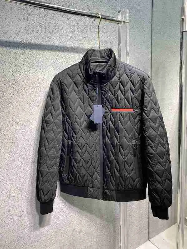 メンズジャケットのデザイナー秋と冬のブランドメンズジャケットファッションロゼンジ縫製デザインブラックコットンコートトップラグジュアリーA1JM