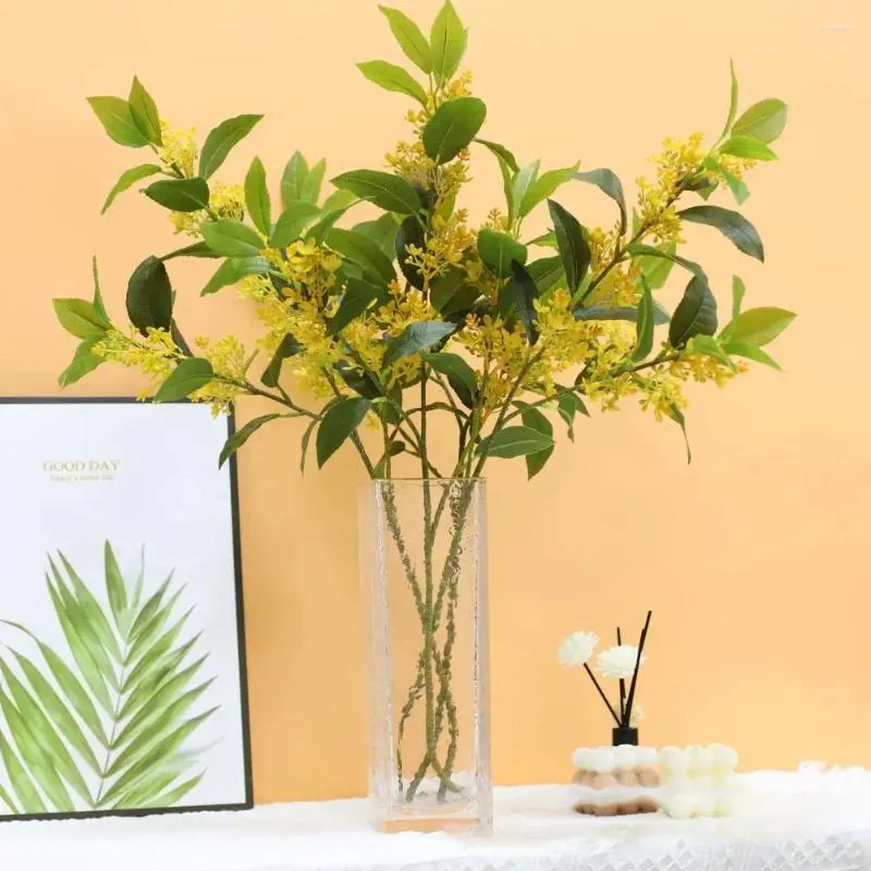 Dekorativa blommor Hållbara simulerade växtens realistiska konstgjorda Osmanthus fragrans -gren med små gula gröna blad för hemmet