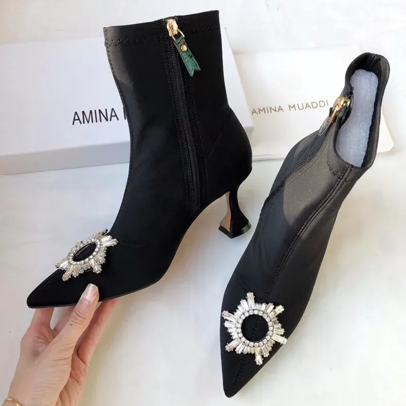 Модные женские ботинки Amina Muaddi, ботинки с острым носком, ботинки Martin Desert, грубая нескользящая зимняя обувь с блестками и медалью
