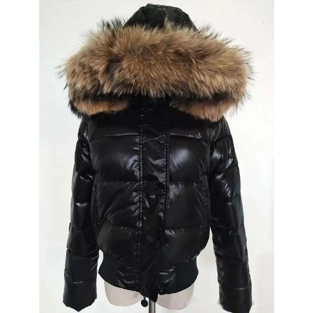 Vrouwen Donsjack Verdikking Monclaire Korte Down Parka 100% Echte Wasbeer Bontkraag Kap Down Jas Zwart/rode Kleur