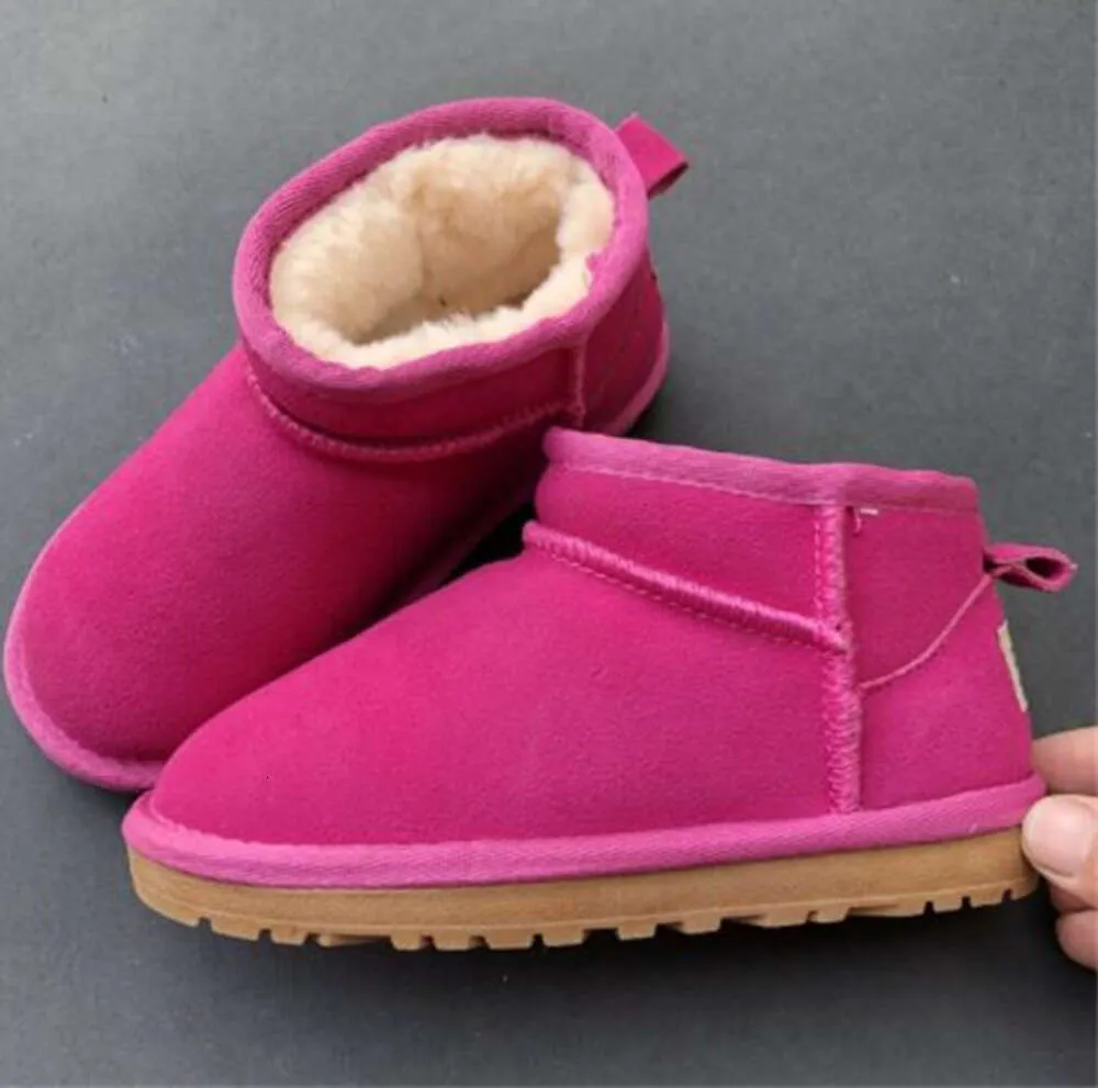 Novas botas de neve recém-chegadas crianças menino menina crianças mini pele de carneiro pele de pelúcia curto g tornozelo macio e confortável manter aquecido com cartão saco para pó ug