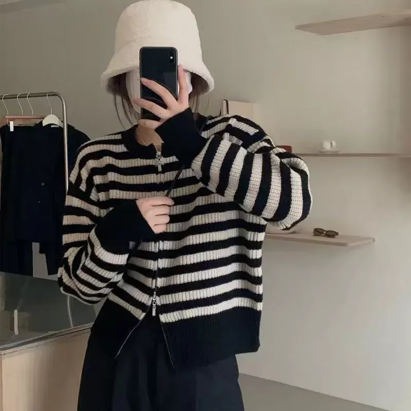 Kvinnors tröjor White Black Striped Short Cardigan Women Korean Fashion Sweater Elegant Long Sleeve Top Spring Cardigan Women Traf 221020 E0IK#