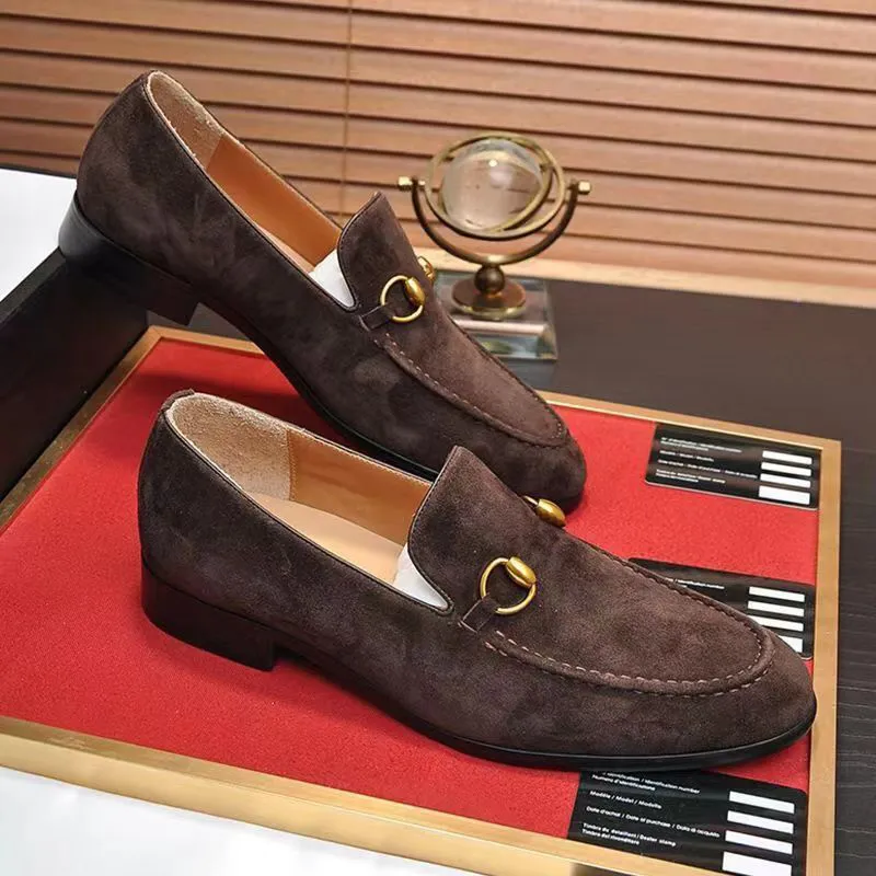 Italienska lyxiga män klädskor äkta läder loafers moccasins walk designer sneakers mocka avslappnad slip på lägenheter bröllop kontor klassisk formell sko