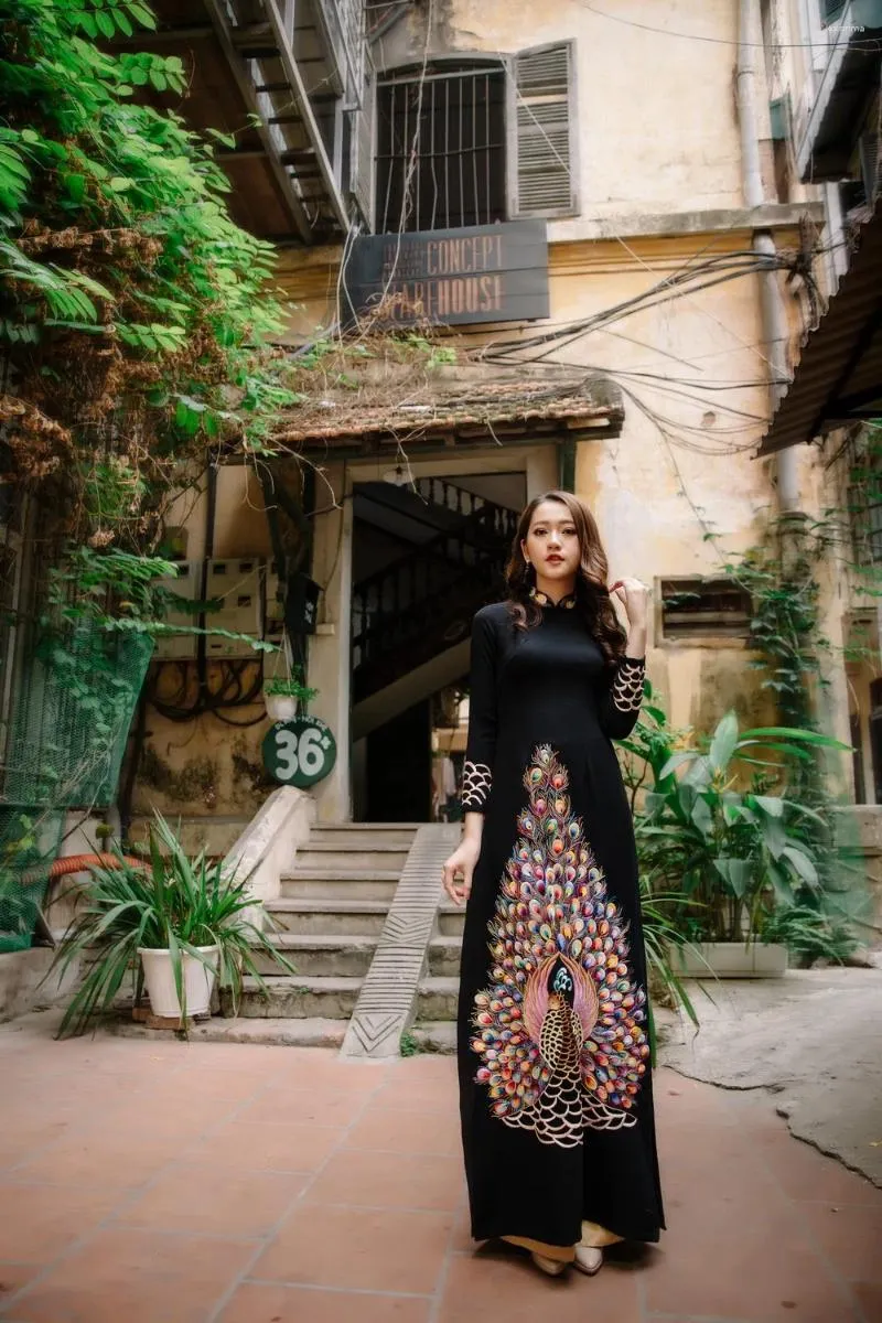 Etniska kläder aodai Vietnam cheongsam klänning vietnamesiska traditionellt långa ärmar modern påfågel