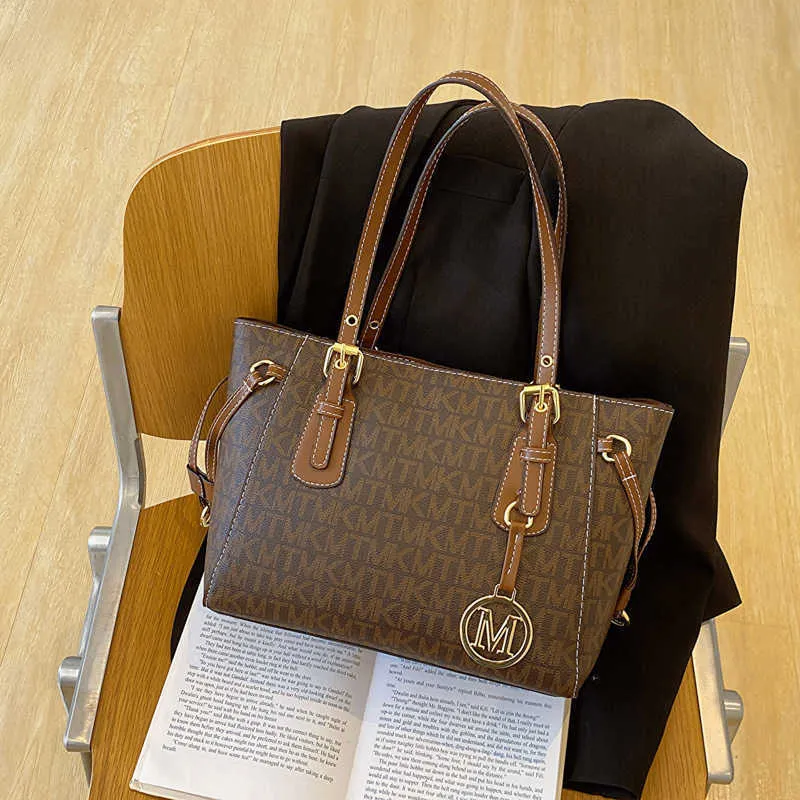 Вечерние сумки Bag2023 Новая сумка большой емкости из мягкой кожи с принтом и текстурированной пригородной сумкой