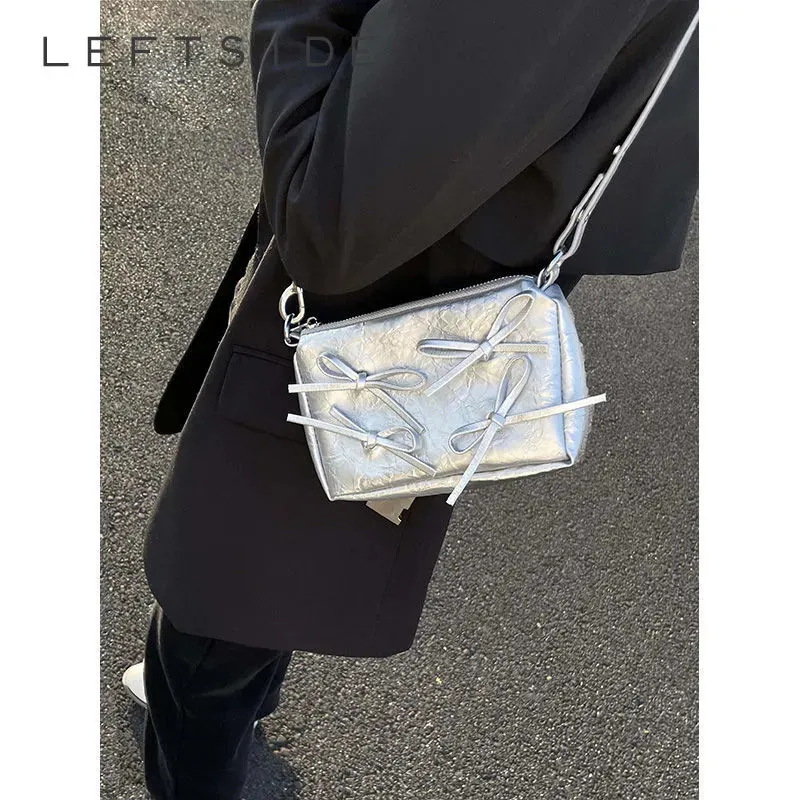 Akşam çantaları sevimli küçük papyon tasarım zinciri crossbod için kadınlar için 2023 y2k tarzı gümüş el çantaları deri omuz çantası parti çantaları 231013