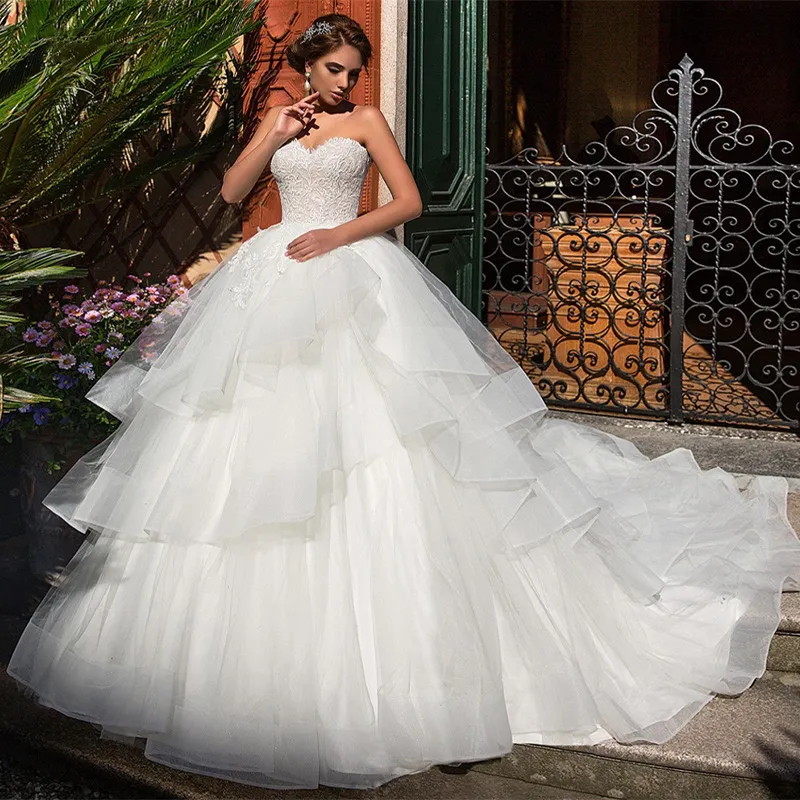 Abiti da sposa di lusso in pizzo Ball Gown Abiti da sposa senza maniche Bateau Halter Paillettes Appliques Ruffles Abiti da sposa multistrato lungo treno Abito formale Taglie forti Vestido de novia