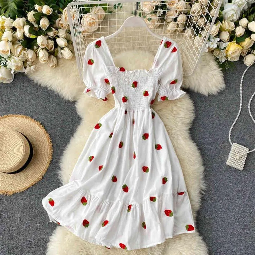 Vestido de fresa cereza kawaii bordado vestido de manga de soplo mujeres vintage blanco cuello cuadrado vestidos de playa 2021 ropa coreana x052224u