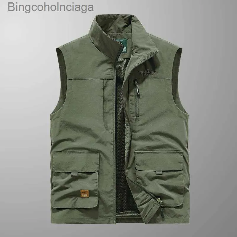 Military Black 2023 Sleeveless Jacket For Men Fashionable Fishing Vest With  Pocket For Spring And Autumn Outdoor Photography Casua Large Mens  Waistcoats L231014 From Bingcoholnciaga, $3.45