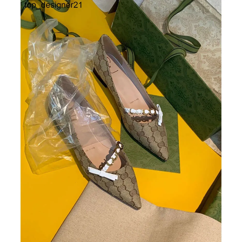 Nuove scarpe eleganti da donna 23ss Paris Rock Studed a punta doppio marchio di moda Donna balletto tacco piatto ufficio festa di nozze Scarpa firmata di marca