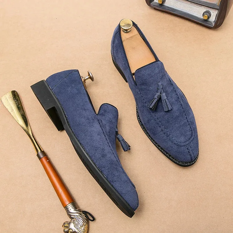 ドレスシューズWeh Men's Loafers Brand Suede Vintage Sliponクラシックカジュアルメンドライビング結婚式の男性Tasselポイント231013