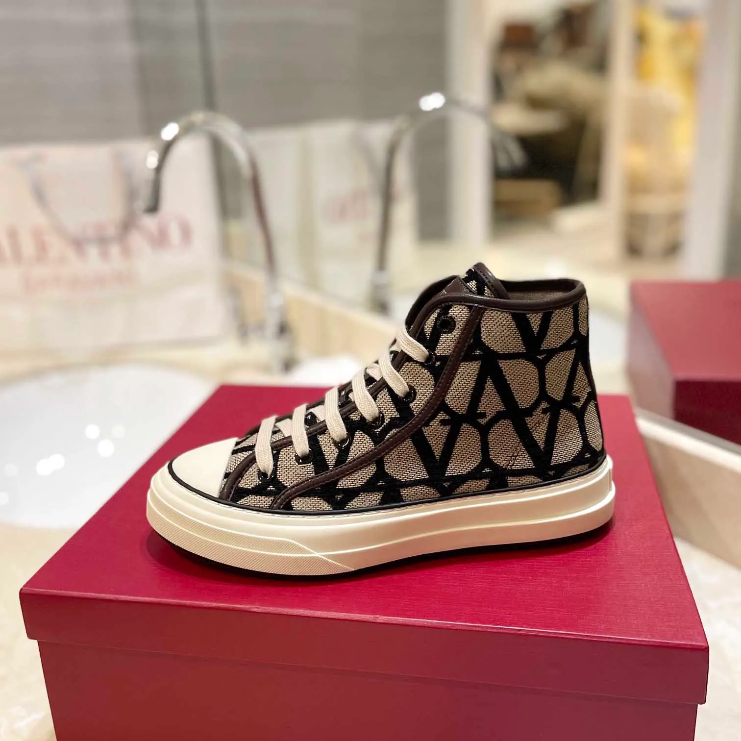 Luxury new high-top casual shoes, fabric trims, platform shoes, net shoes, low-top shoes, beige canvas letters, high-quality cloth sail casual shoes.