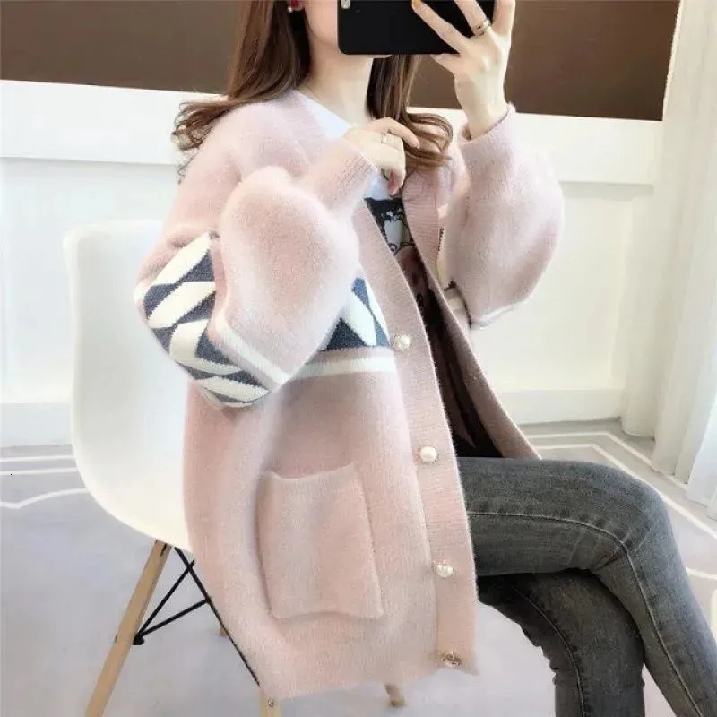 Suéteres para mujer Jersey de punto de visón suéter para mujer cárdigan de punto de gran tamaño coreano suelto perezoso botón superior chaqueta suave cálida rosa 231013