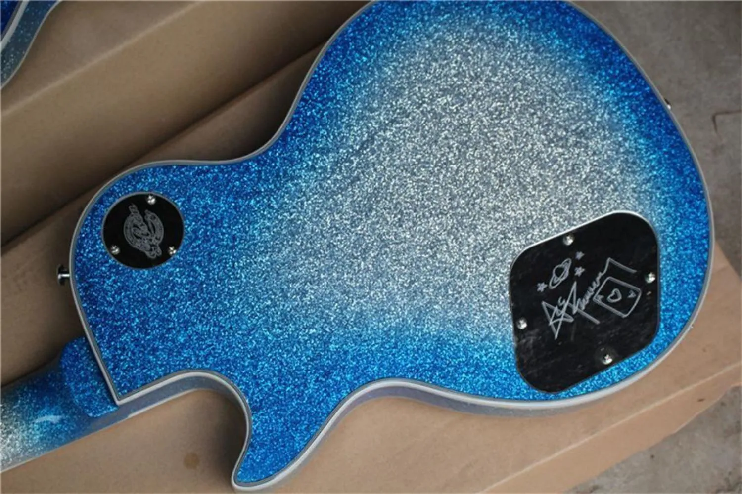 Offre spéciale nouveau produit lancement bleu coloré mode guitare électrique de haute qualité