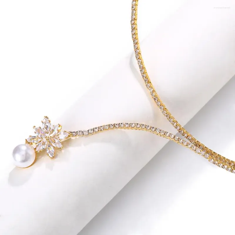 Łańcuchy kobiety Design Design Naszyjnik Vintage kwiatowy z błyszczącymi dżerestonami sześcienne cyrkonia faux perły wykwintne dla