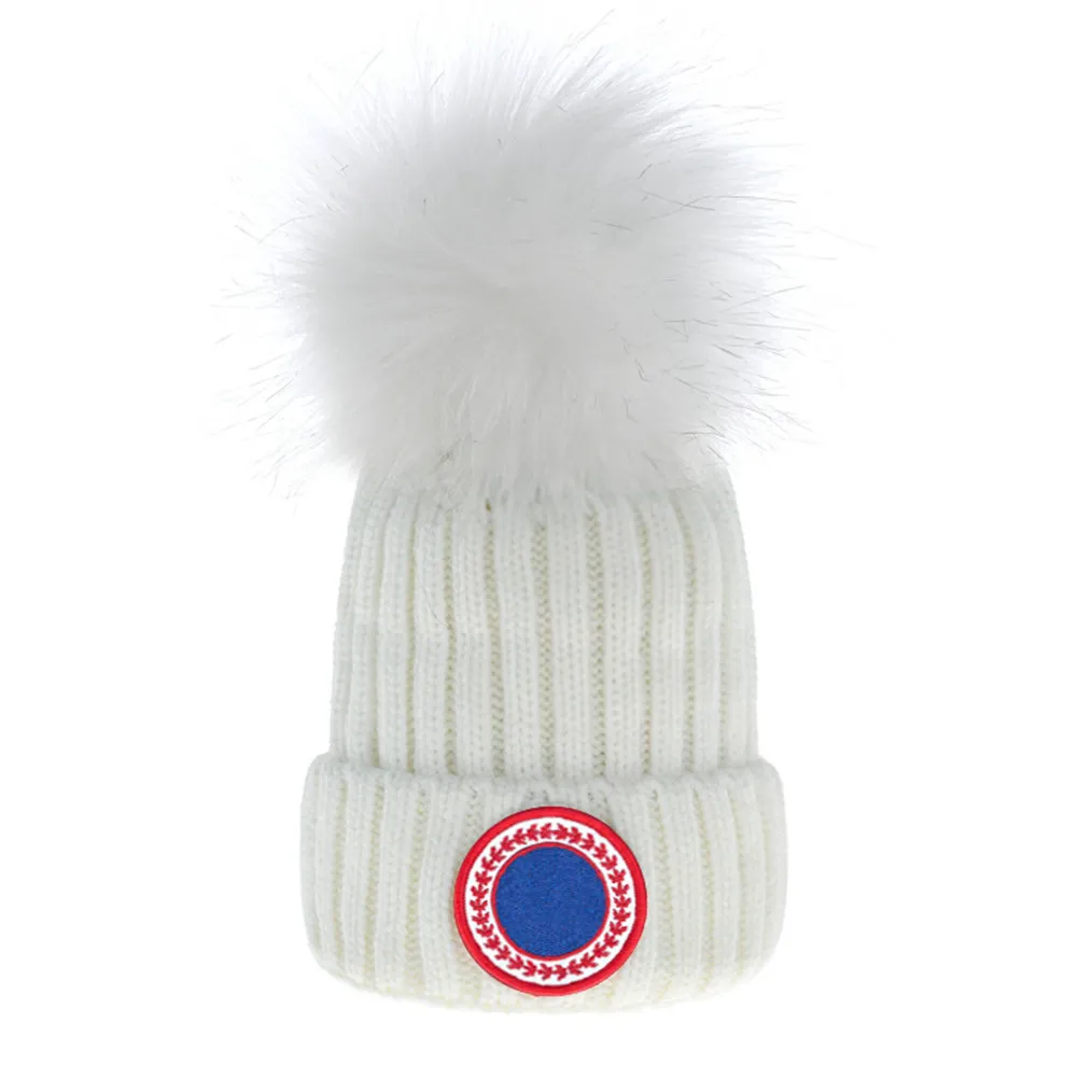 Autunno e inverno Canada Cappello lavorato a maglia Berretto di lusso da uomo e da donna Unisex Logo ricamato cappelli in misto lana d'oca di alta qualità all'aperto caldo senza tesa D-5