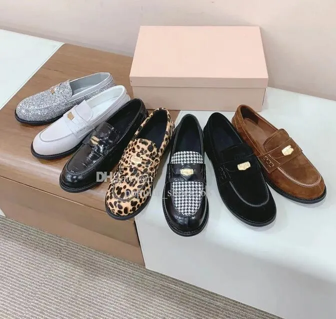 100% läderklänningskor Runda huvud Penny Loafers Designer Toppkvalitet Effekt Kvinnor Skor Plattform Läder Loafers Sneakers Storlek 35-41