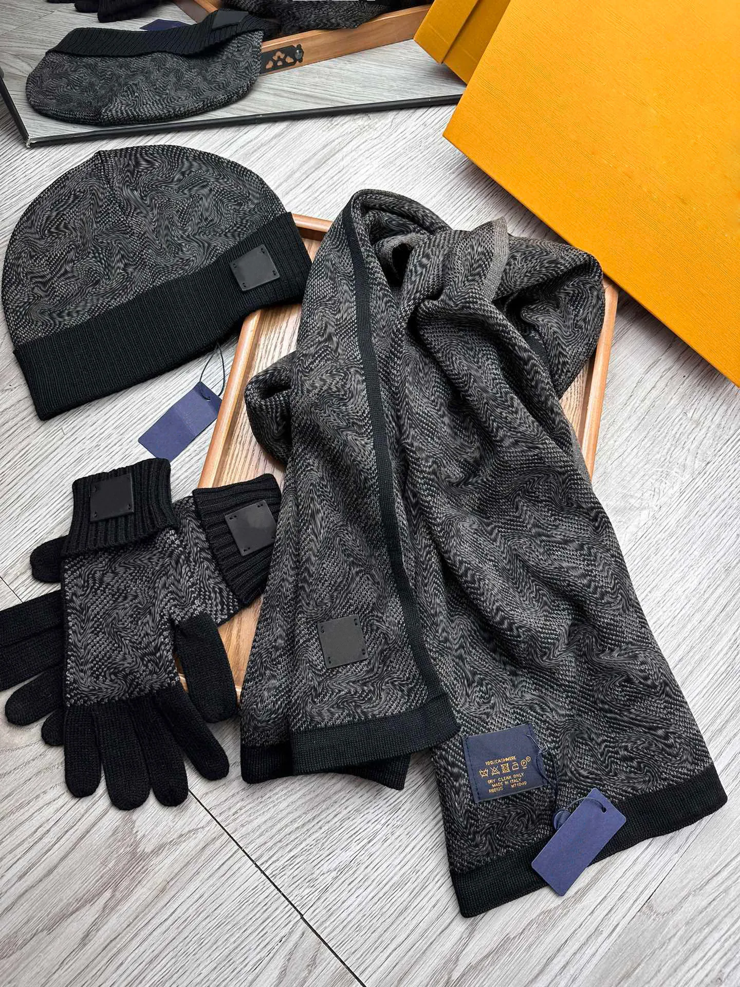 LV Beanie & Scarf LV Dual Beanie S00 - Men - Accessories | LOUIS VUITTON ® main image 3