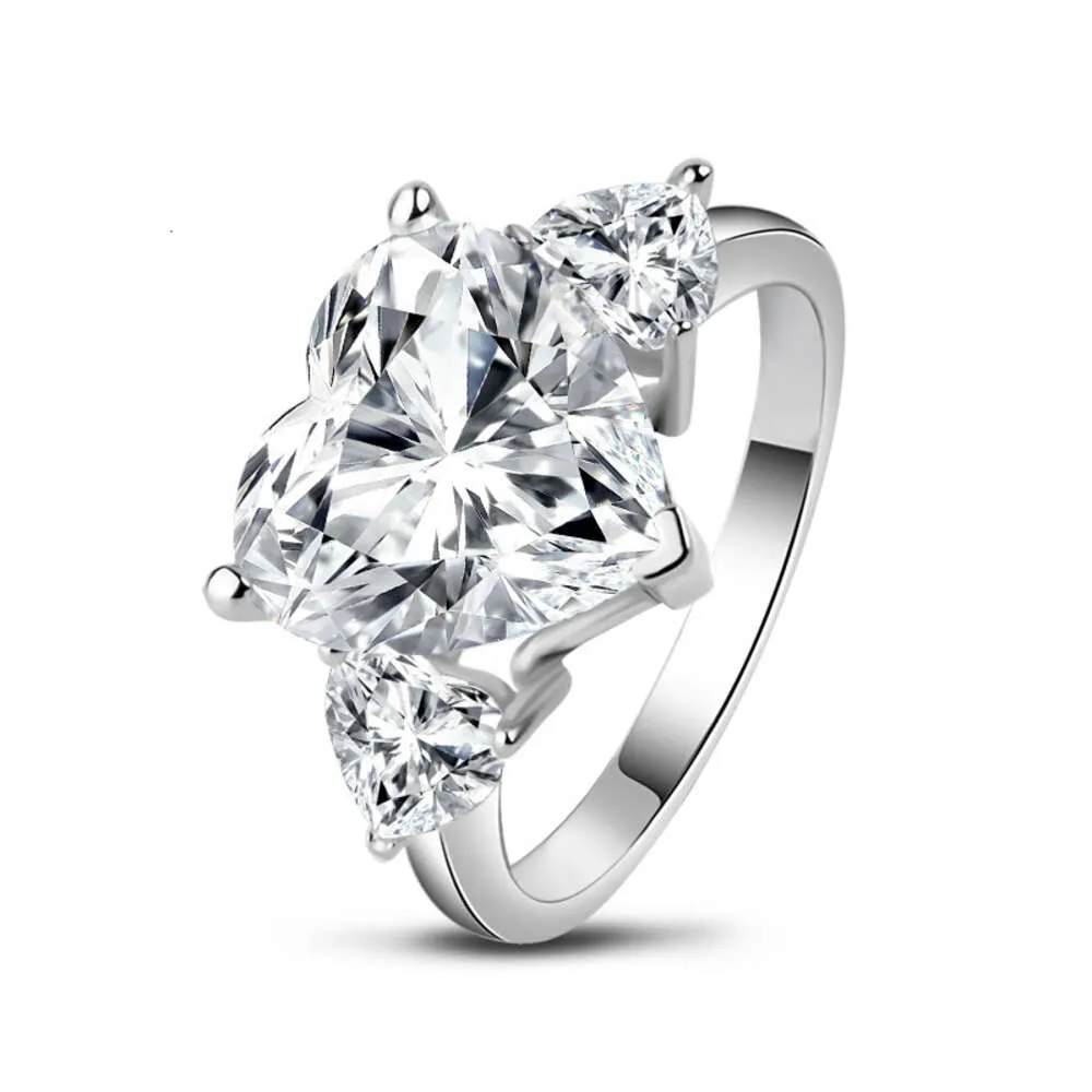 Joias de luxo Anel de amor com três diamantes S925 banhado a prata 18k em forma de coração 5 quilates anel de noivado presente de aniversário festa moda clássica