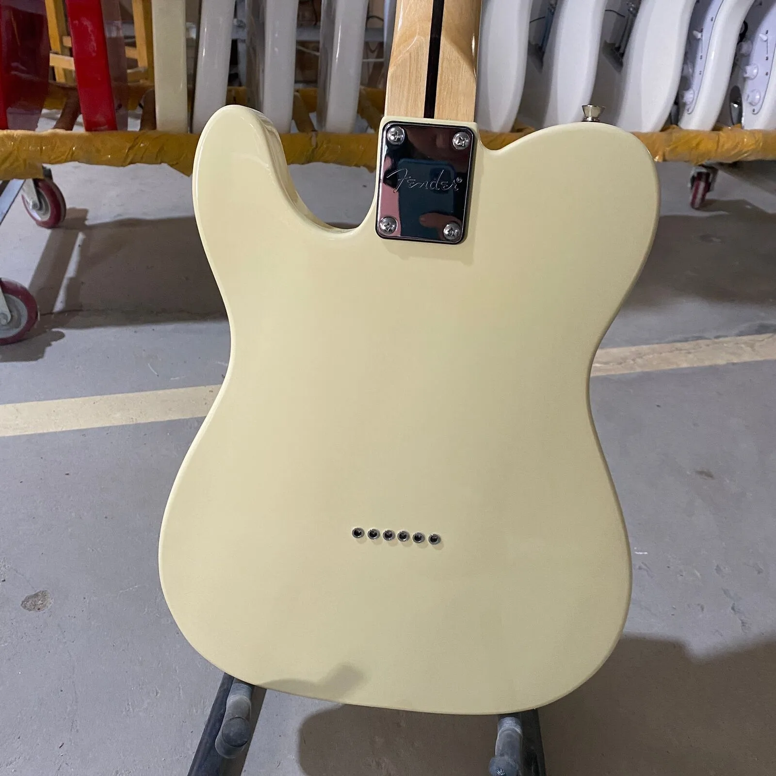 Factory Direct Guitar Cream White 22 Frety Maple Tffleboard Chrome Hardware