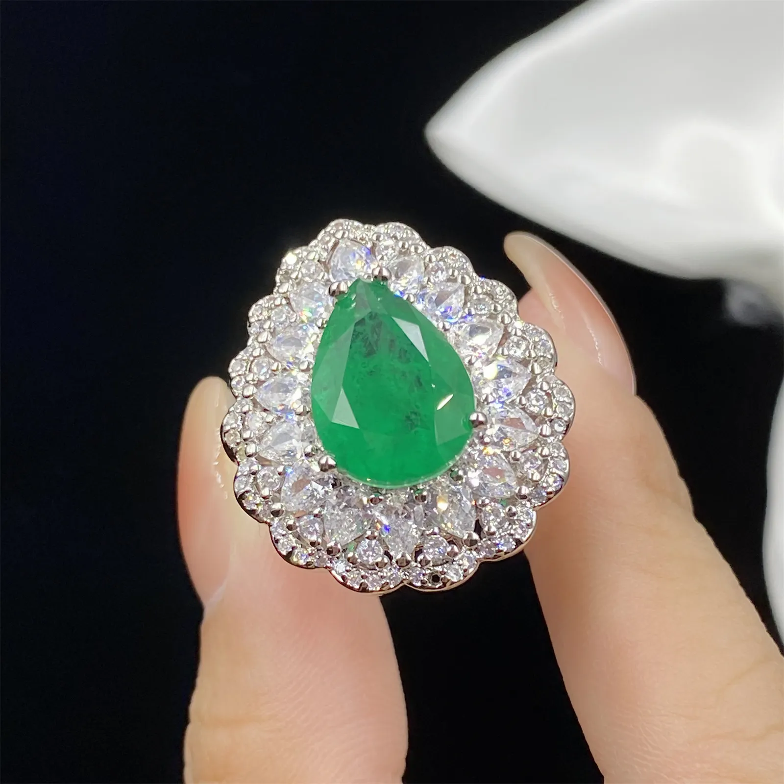 Set di gioielli da sposa per donna Forma goccia d'acqua Imitazione verde smeraldo Cristallo zircone Collana con ciondolo di diamanti Anello Orecchini Fidanzata Regalo di compleanno per feste