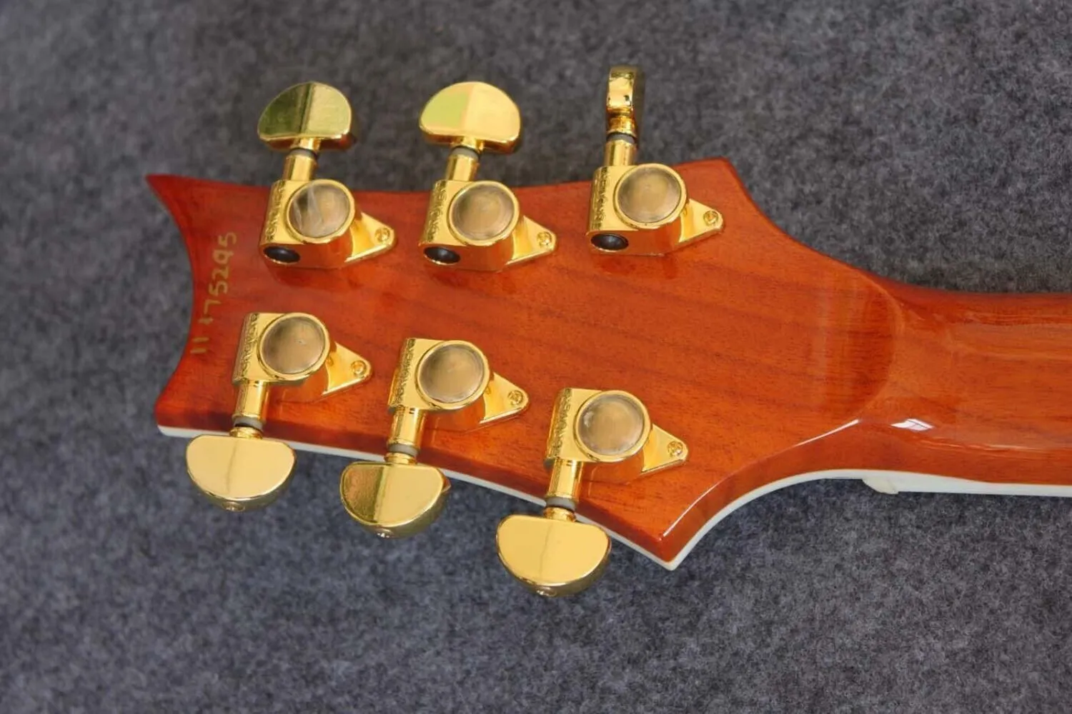 Nouvelle personnalisation guitare électrique à 6 cordes, veste rembourrée en érable, quincaillerie en or