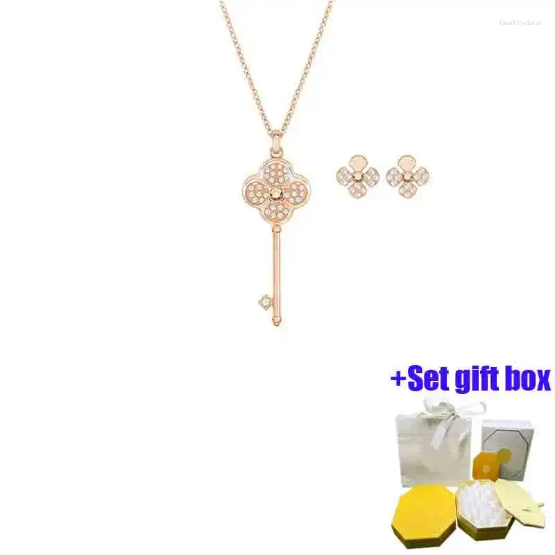 Chains Fashion Charm Rose Gold Four-leaf Clover Key Clavicle Chain Jewelry Necklace Suitable For Beautiful Women Free Of Freight