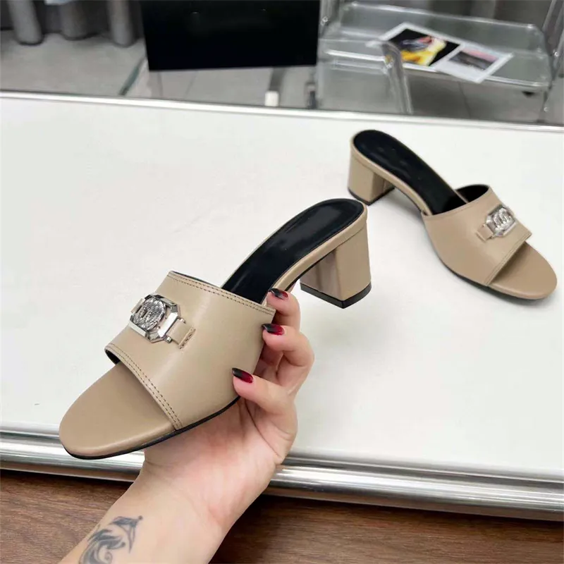 Leather women`s mid-heel slippers Summer Luxury Designer Fashion chunky heels Buckle Sandals Hotel Comfortable Flat Soft drag High quality line tow box 6cm heel