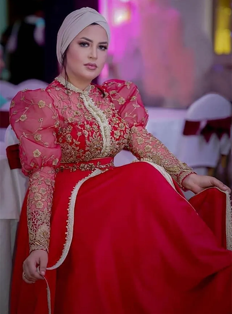 Eleganckie czerwono marokańskie sukienki wieczorowe kaftan ze złotymi koronkowymi aplikacjami imperium talia plus size formalna sukienka 2024 Arabskie muzułmańskie kobiety długie rękawy gwiazda suknia imprezowa