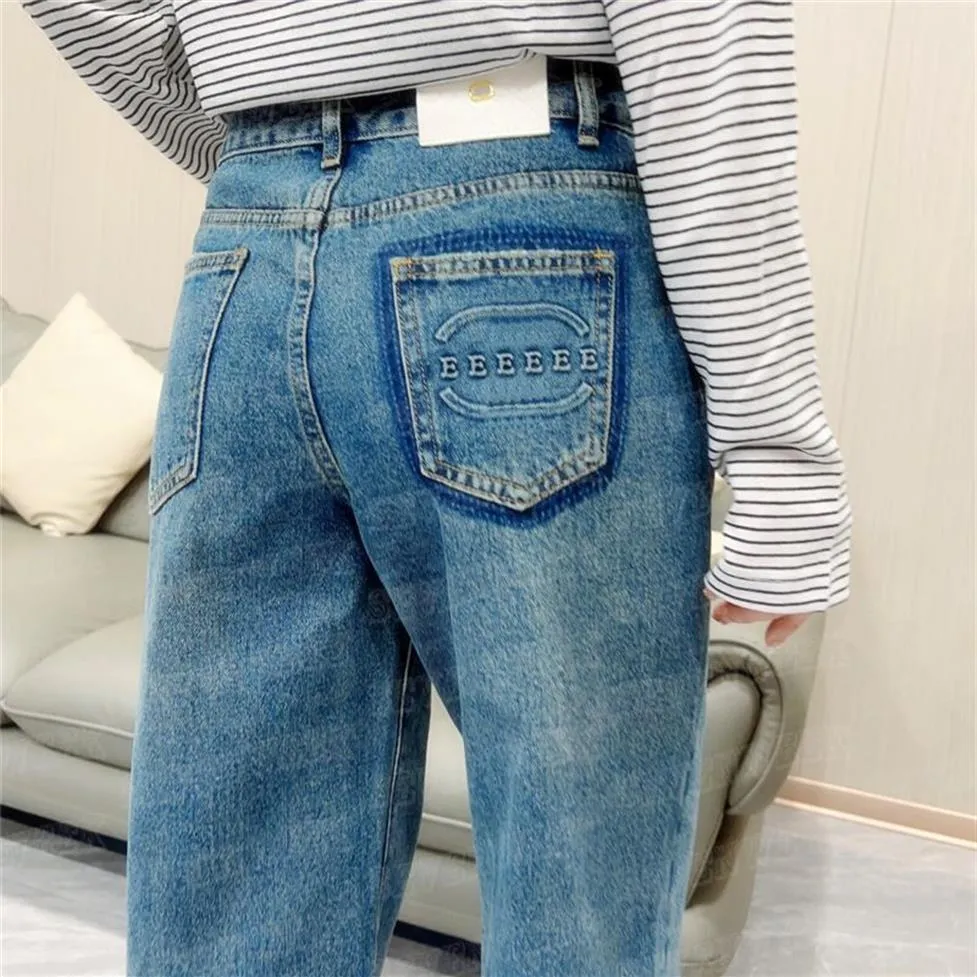 Diseñadores Jeans Pantalones para mujeres Bolsillo trasero Diseño de letras en relieve Pantalón de mezclilla Chicas Hip Hop Street Style Pantalones Jean272B