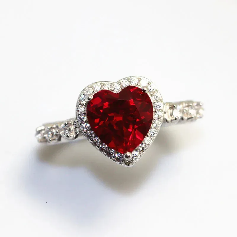 Fedi nuziali Rosso Rubino artificiale a forma di cuore Pietra preziosa Sterling 925 Per le donne Gioielleria raffinata da sposa Accessori Bague di fidanzamento 231016