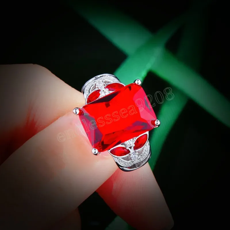 Prachtige Princess Cut Rode Granaat Kleur Zirconia Stenen Ringen Voor Vrouwen Banket Party Geboortesteen Ring Sieraden