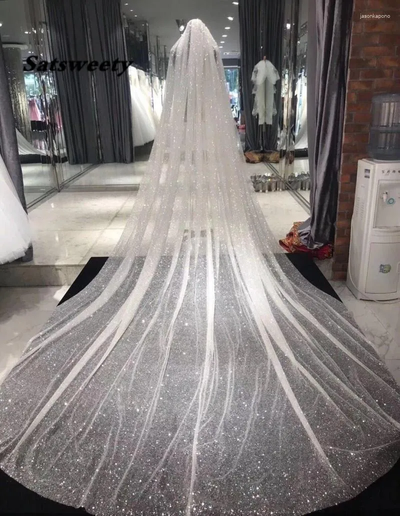 Bridal Veils Gorgeous Bling Gold Spraying 3 Meters Long 1.5 Wide Silver Sequins Wedding Veil Chapel With Comb