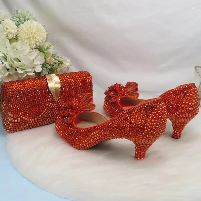 Модельные туфли, поступление 2023 года, женские свадебные туфли с оранжевыми кристаллами и одинаковыми сумками, высокие туфли-лодочки с открытым носком, модные открытые туфли с сумочкой