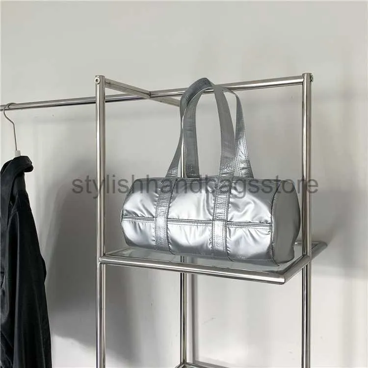 Axelväskor cylinder handväska silver väska kvinnors väska mode och väska publik stor kapacitet underarm nylon bagstylishhandbagsstore