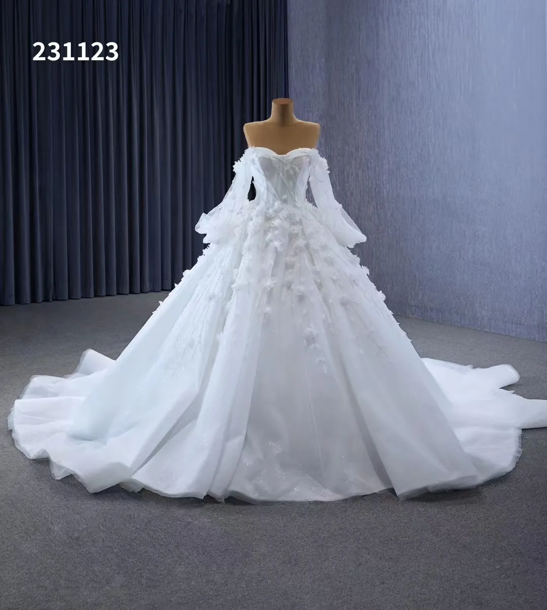 Vestido de fiesta elegante de lujo, vestidos de novia hechos a mano con flores, escote corazón, vestido de manga larga en dos estilos SM231123