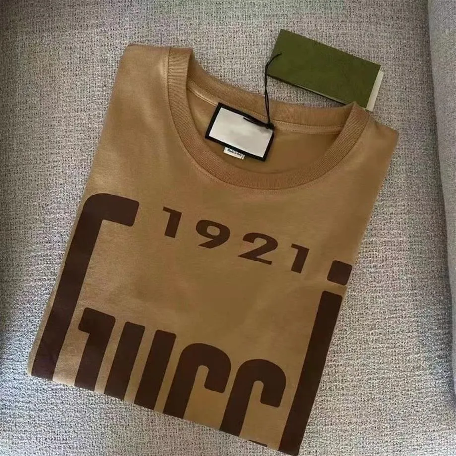 2023 Mens Designers Camiseta Homens Mulheres Clássico Moderno Tendência Produtos de Luxo com Mangas Curtas Respirável Movimento Ao Ar Livre311L