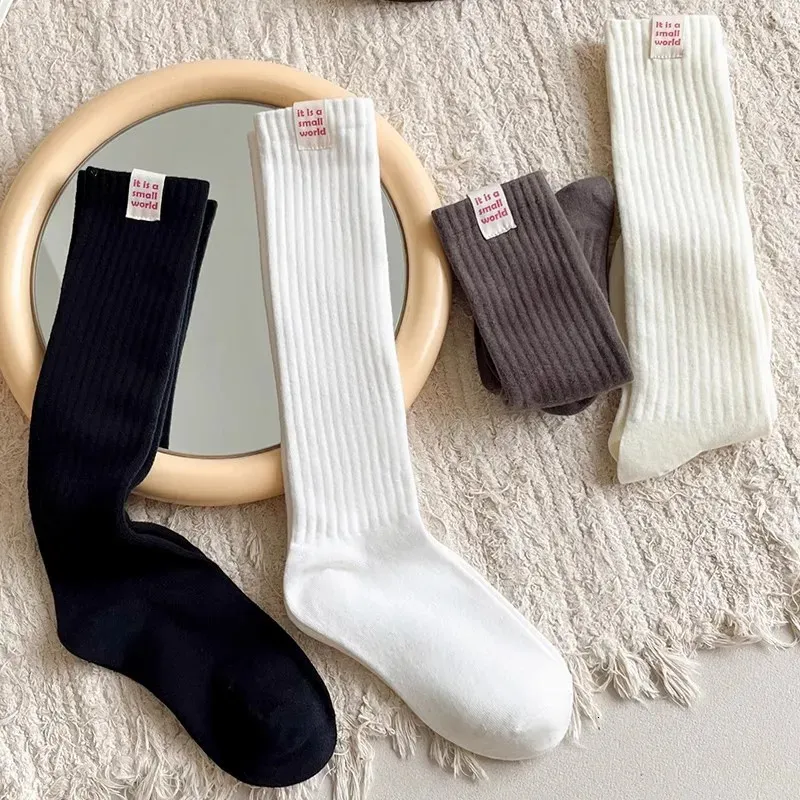 Chaussettes Bonneterie Femmes Bas Style Coréen Couleur Unie Casual Genou Chaussettes Hautes Pour Les Femmes Automne Mode Rue Dame Simple Longues Chaussettes 231016