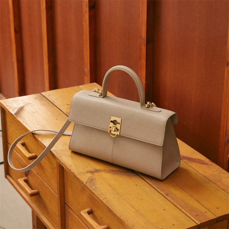 Cafunes Bags Designer Women Bag Luxurys Handbag Leather Stance Trapezoidal Crossbody Pruse Shourdell Bagsブラックブラウン本革XB072