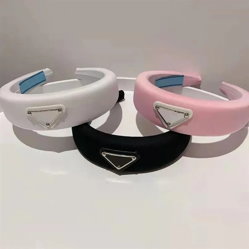 Med Box P Family Luxury Pannband Svamp Sport Hårmewelry Pink White Black Designers Pannband Makeup Decor Hair Hoop Good Quali273a