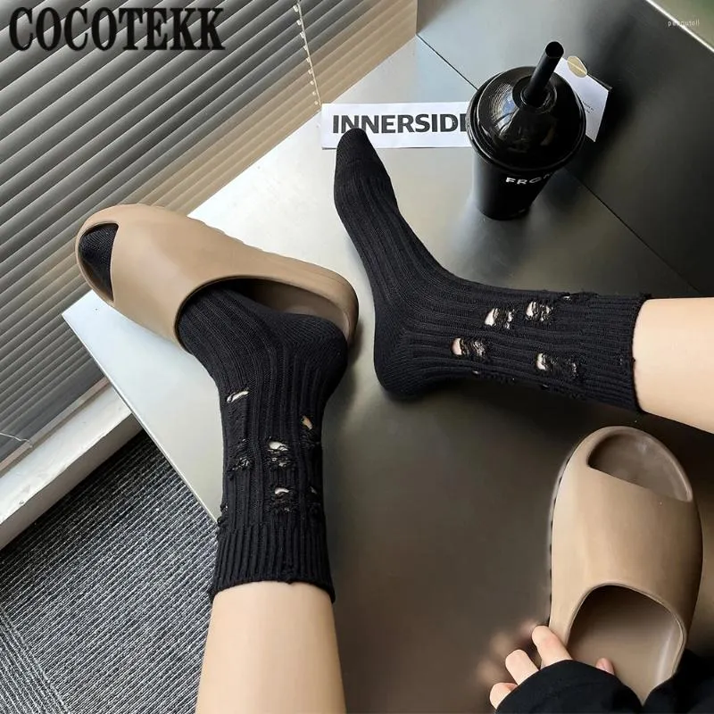 Frauen Socken Modetrendy Kreatives perforiertes Frauen solider Harajuku Retro Long Trend Street weich atmungsaktiv