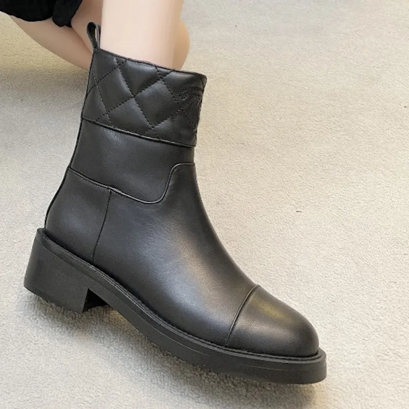 Winter New Boots Women Boots Famous Female Designer Diamond Lattice Martin Boots Genuine Leather Round Head Side Zipper Flat Bottom Brand Booties Ladies Boot