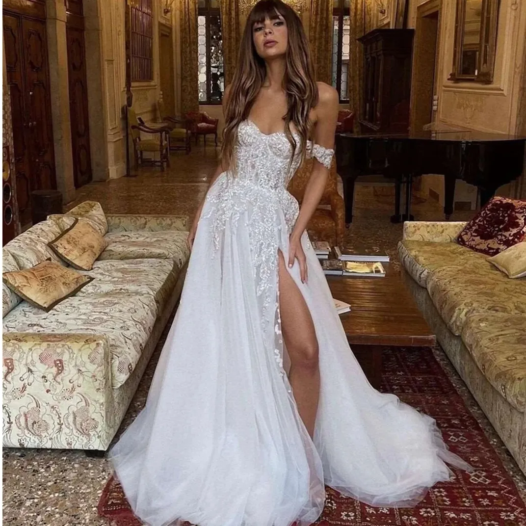 Nowoczesne ubijanie w ramię bez rękawów plis Satin A-Line Bride Sukni