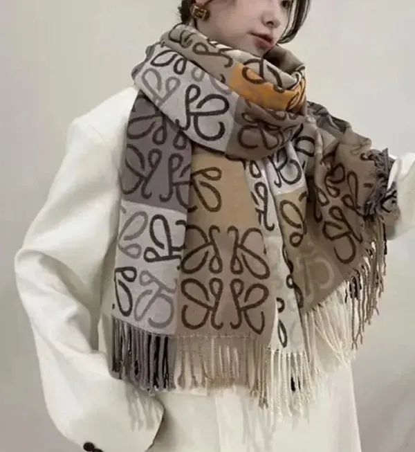 Luo 2023 Ny Imitation Cashmere Gold Wire Checkerboard Färg Matchande halsduk Kvinnor Autumn and Winter Fashion Märke Mångsidig koreansk sjal