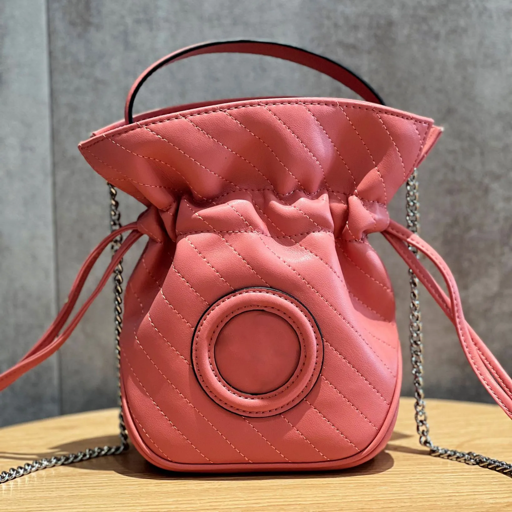 Designer Tote Bag Neon Bucket Bag Mini Chain Crossbody 5A Quality Leather Shoulder Bag Women's Handbag DrawString Stängning Plånbok