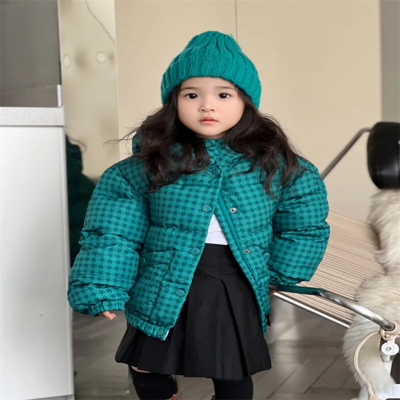 Baby-ontwerperkleding 2023 Winter Nieuwe modieuze en modieuze groen-witte eendendons halflange taille-downjas voor meisjes met capuchon