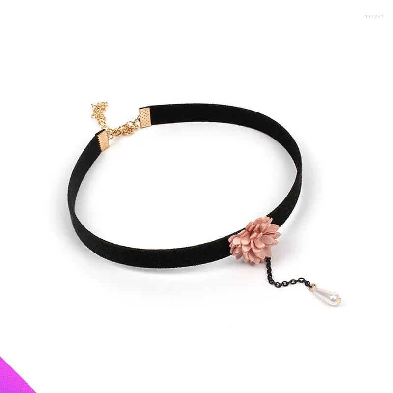 Pendant Necklaces Beautiful Velvet Belt With Flower Necklace Ladies Fashion Romantic Style Clavicle 2 Colors 2023