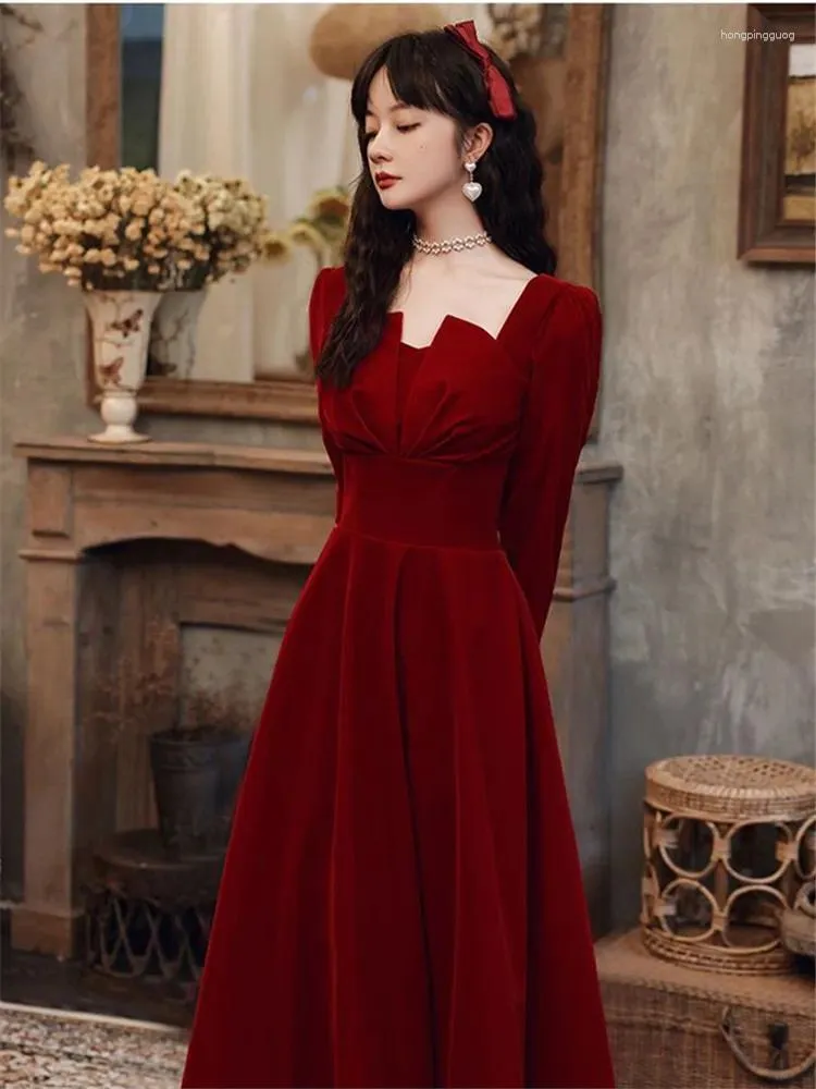 Abiti casual Festa rossa per le donne 2023 Classico francese Vintage Maxi Midi Prom Chic Abito da sera donna Compleanno di lusso di alta qualità